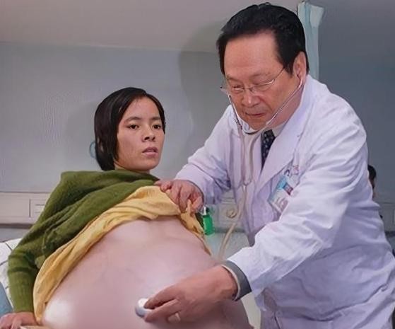 2009年，广东女子彭细妹的生活经历堪称跌宕起伏。她怀孕十二个月却迟迟未生产，病