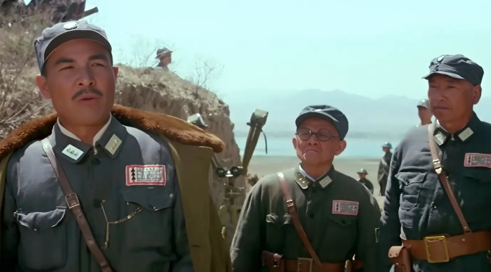1938年1月24日，韩复榘被特务枪杀。蒋介石训斥戴笠：“怎么向头部开枪了，韩向