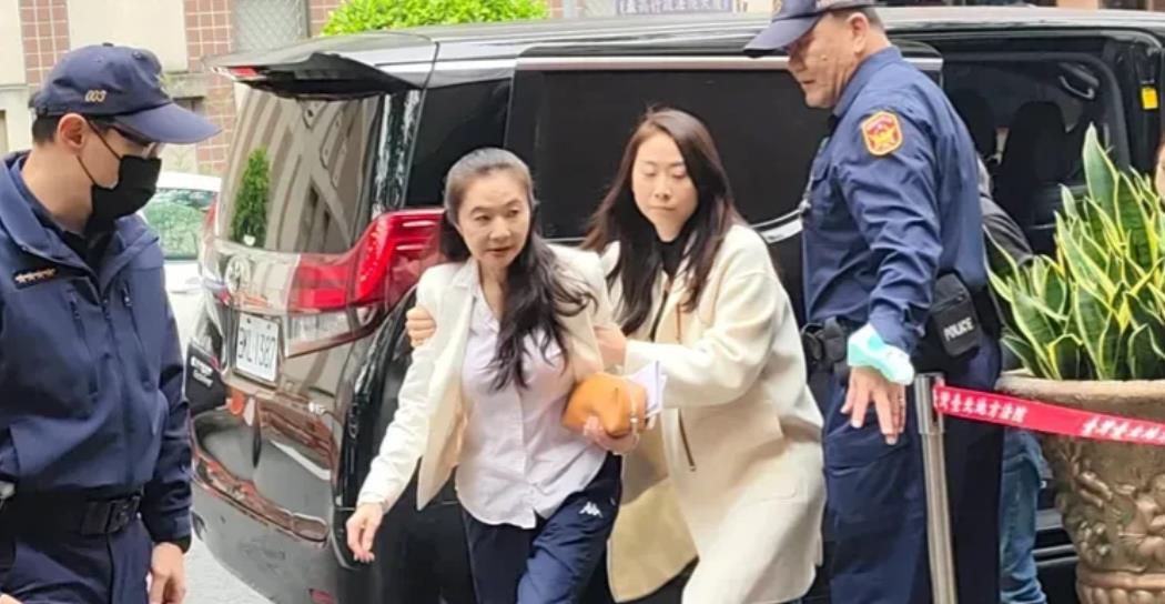 北院18时开三度接押庭！柯文哲4人应报到　应晓薇最准时、李文宗中午也到了

台北