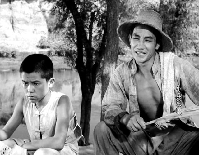 《小兵张嘎》里面的张嘎子扮演者安吉斯，1969年时跑来北影下毒手殴打导演崔嵬，张