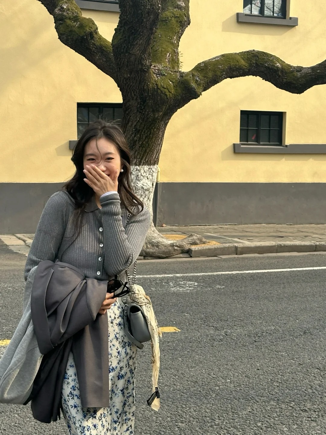 谁能拒绝春天的颐和路呢🌸
一条颐和路 半部民国史
早春的颐和路
即使没有满树繁