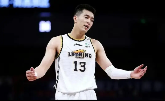 郭艾伦为啥在广州受伤呢？
看了今天震惊的事，才知道这位辽宁籍篮球运动员，已经在2