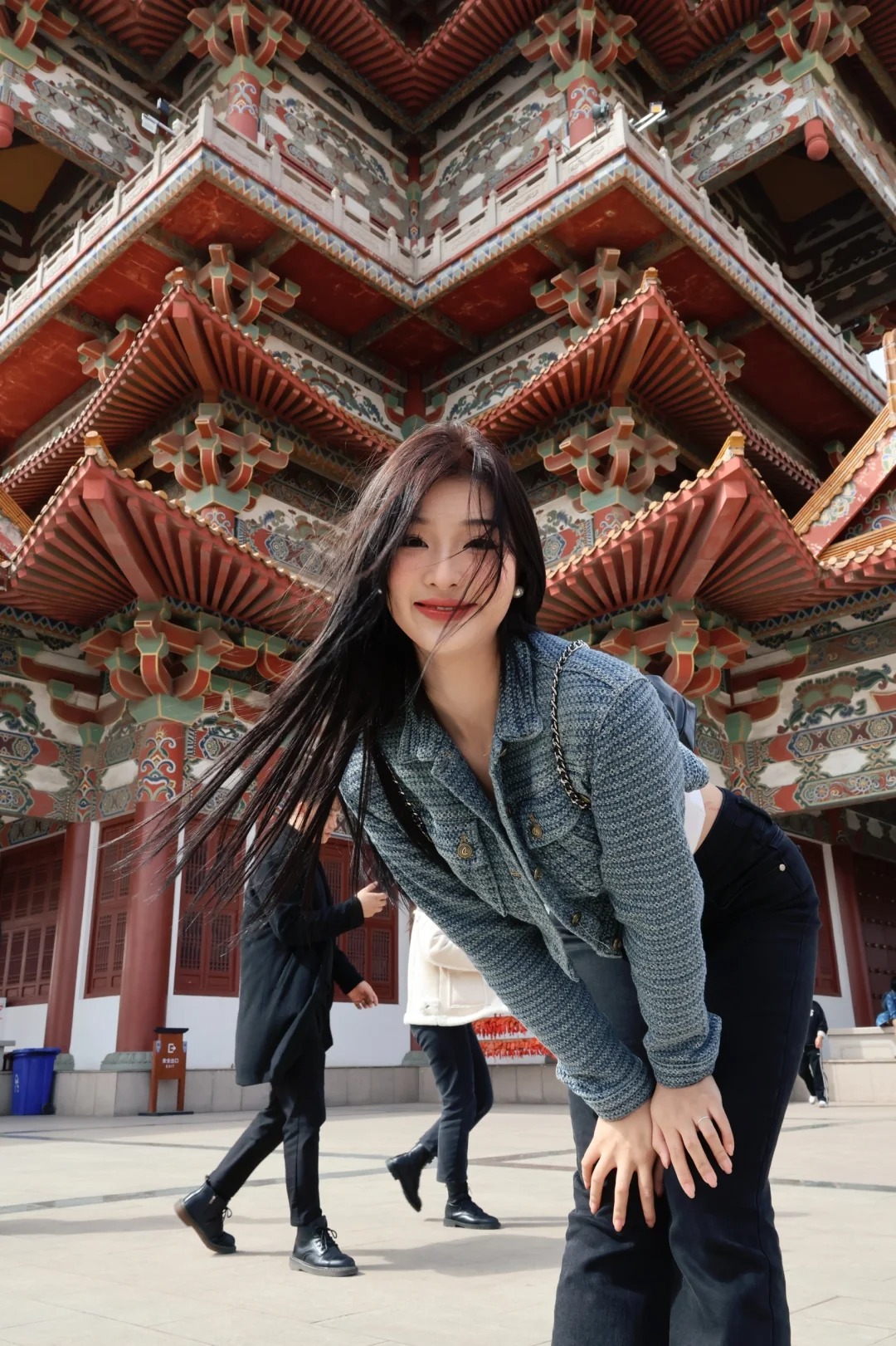 徐州宝莲寺出片绝了
黄墙灰瓦，红绸祈福