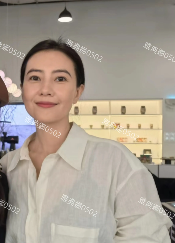 深圳偶遇高圆圆，本人特别温柔特别有气质！
虽然能看出年纪，但丝毫不影响她美丽，眼