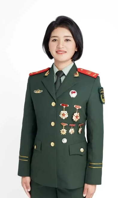 特战女兵——达娃卓嘎。

达娃卓嘎，藏族，19岁入伍，荣立个人一等功1次，二等功