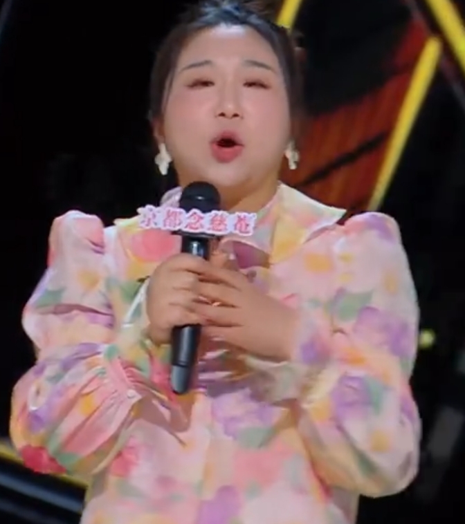 傅首尔夹着尾巴做妈妈