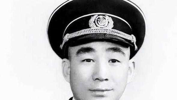 开国少将易耀彩，受衔后带妻子回老家，却发现童养媳等了他半辈子