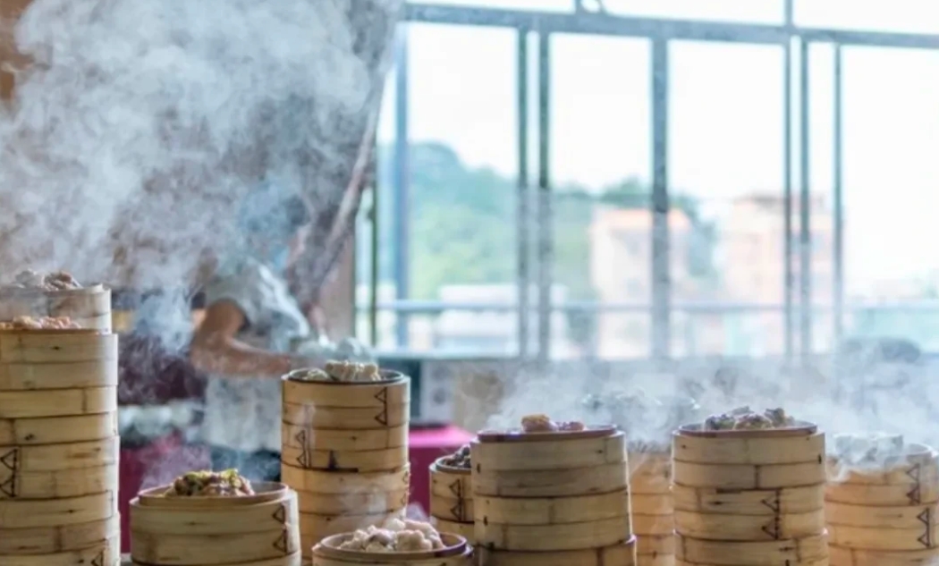 我朋友家孩子才1岁7个月，她就准备送到托儿所了，因为奶奶帮忙带了几天孩子，然后说