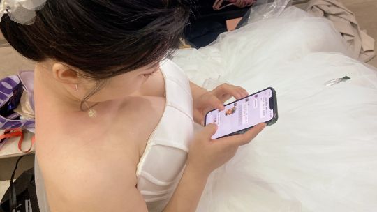 姑娘玩什么游戏，玩的这么入迷哦？[玫瑰][玫瑰][玫瑰]