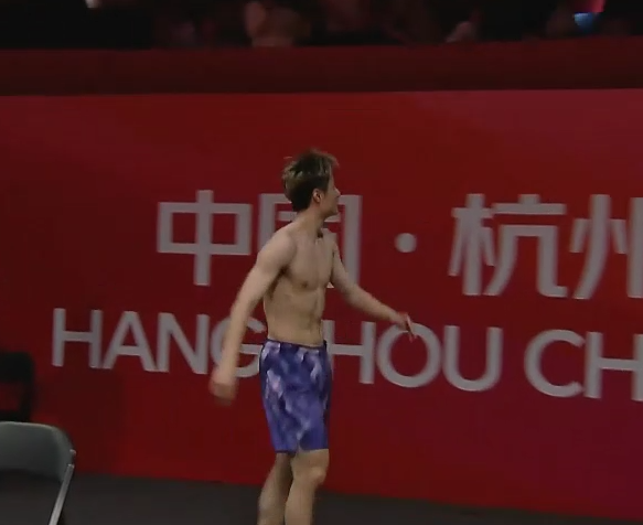 大家数一下，石宇奇有几块腹肌？