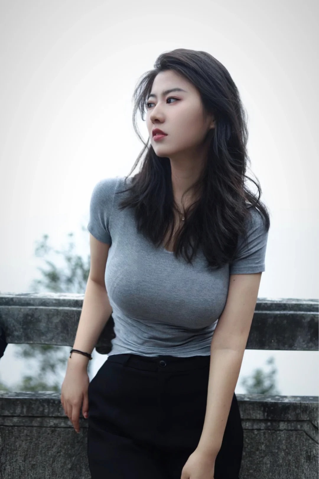 妈妈问我为什么不谈恋爱 ，我说我在等一个穿Polo衫的男孩