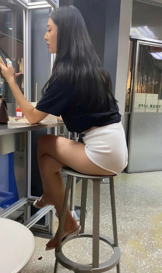 穿成这样出门你都不会觉得尴尬吗？