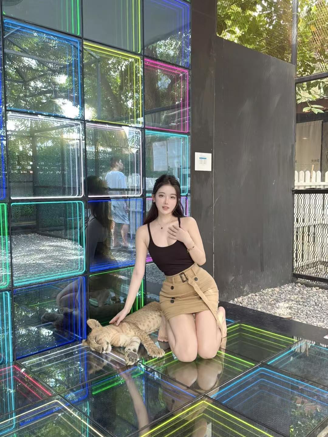 后妈比我还小5岁我该怎么相处哈哈哈哈哈