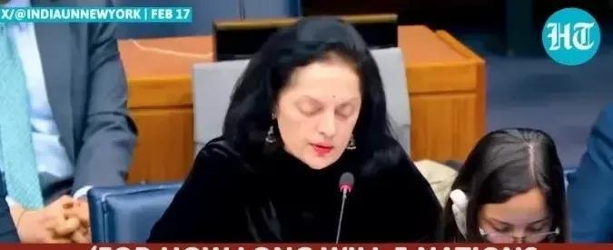 印度终于爆发！在联合国会议上，印度代表愤怒地质问五个常任理事国：“你们到底打算凌