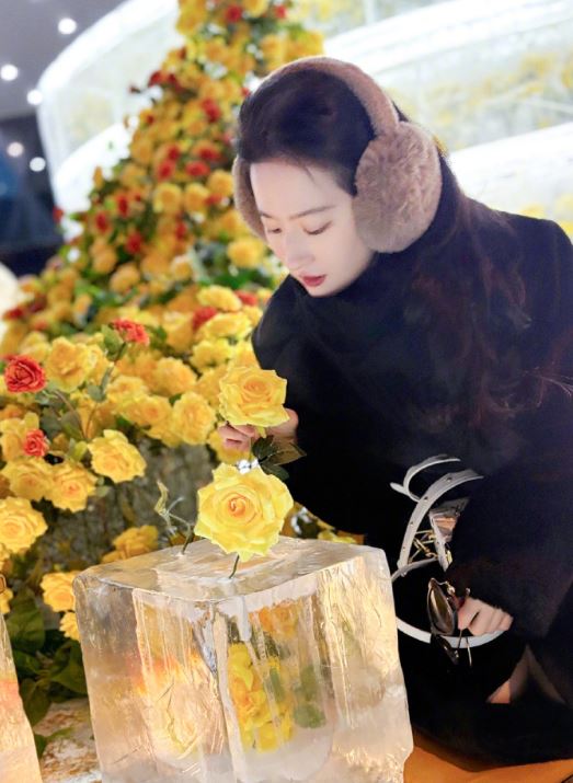 时隔20年，刘亦菲再游哈尔滨，哈尔滨变了，刘亦菲却没变！
12月18日，刘亦菲晒