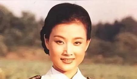 宋祖英：山沟里飞出的歌坛明星，如今是家庭的温暖守护
说起宋祖英，大家脑海里就会浮