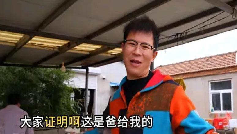 今年盼盼非常小心翼翼给丈母娘送礼。去年他被遭受网暴，网友数落他小气，给丈母娘送礼