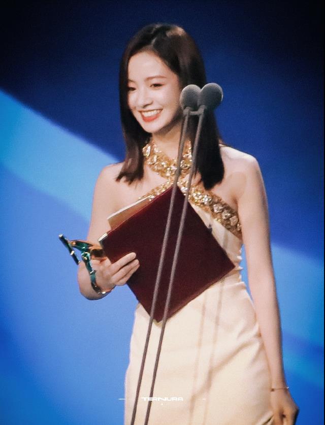 演技平平却资源不断？拿影后遭质疑，“京圈公主”的她有何来头（京圈公主结婚）-第28张图片-九妖电影