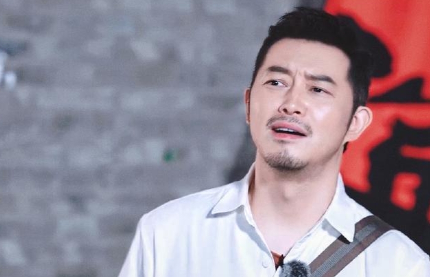 演员沙溢说，他妈妈差点给他取名为沙仁，被他爸爸连声拒绝，说要叫沙仁的话，那你还不