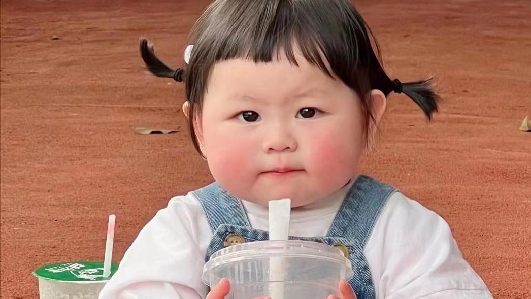 4岁女娃出生就能赚钱养家，一家六口全躺平？孩子妈妈回应引争议