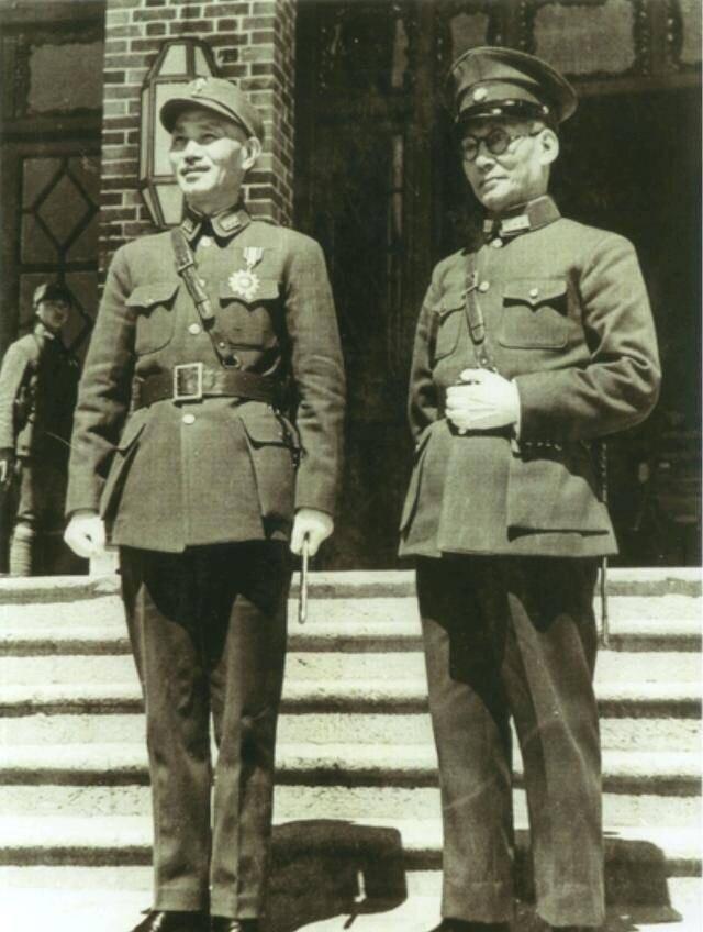 1947年，国民党上将龙云送女儿出国留学，刚到火车站，大队宪兵赶到，带队军官说：