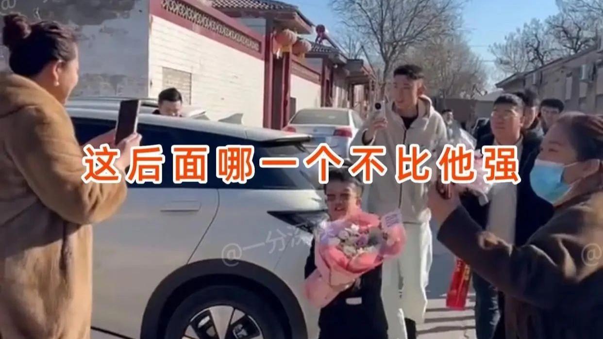 26岁女子订婚，网友一看新郎长相：真是一点苦都不想吃啊