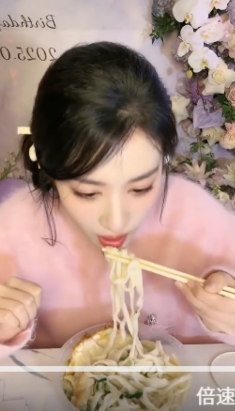 今天看了下热搜，太离谱了，无语！

王楚然排在热搜第二位，讨论度将近10万，我还