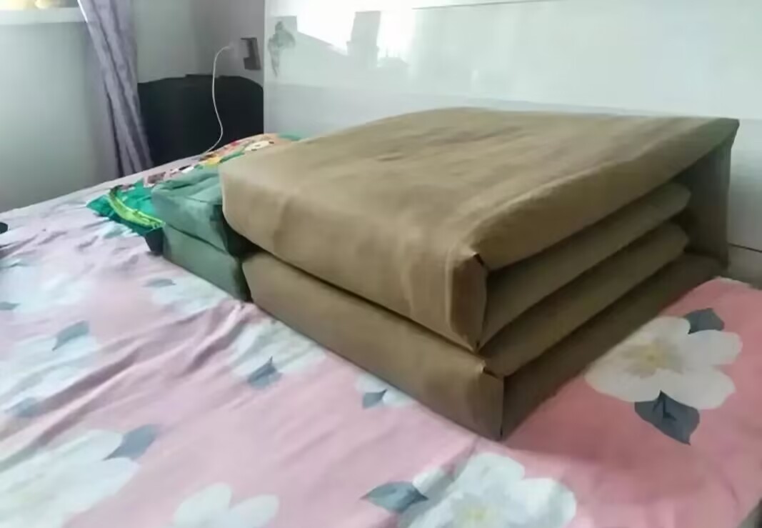 我老公当了18年兵，去年退役的，选的逐月领取退役金，每个月能领到4700多块钱。