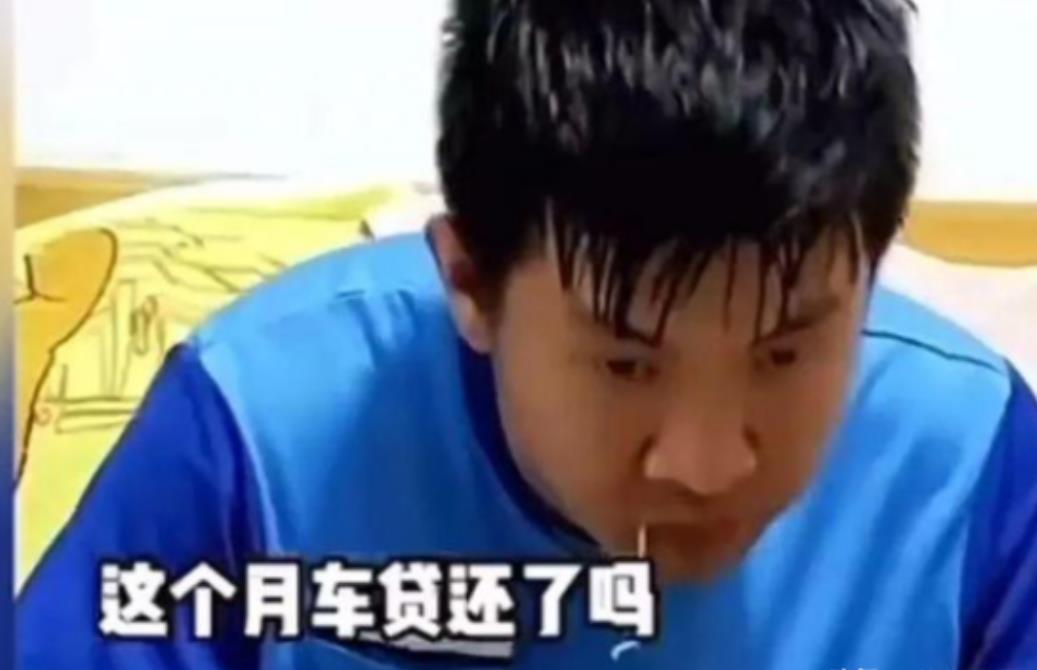 “没钱说话都不硬气！”7月河南，男子劳累了一天，回家自己下了一碗面条，刚吃了一口