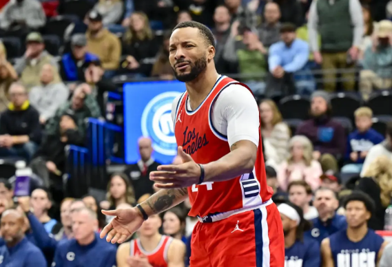 要恨詹姆斯一辈子了，詹姆斯毁了鲍威尔全明星机会！

詹姆斯缺席NBA全明星正赛，