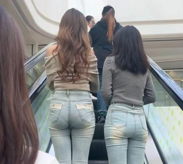 为啥网上都是翘臀，现实女生屁股都扁扁的[吃鲸]