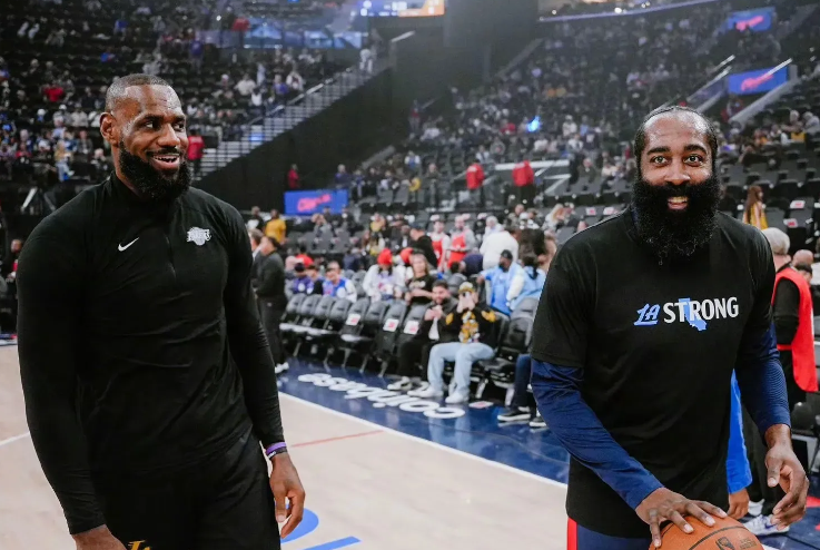 哈登和詹姆斯总得分和总助攻都排名历史前15

1，詹姆斯
总得分——41335分