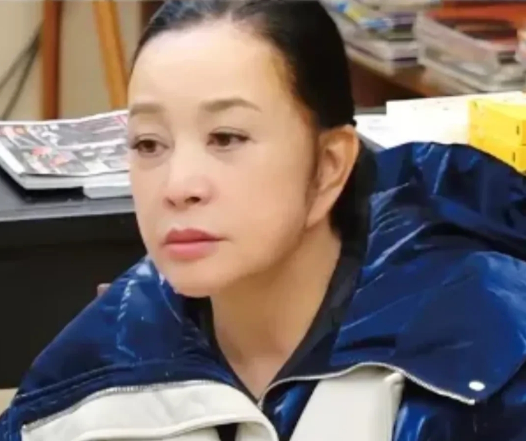 为什么她们全员讨厌刘晓庆呢？有点霸凌的意思了。

都在刻意和她保持距离，李小冉更
