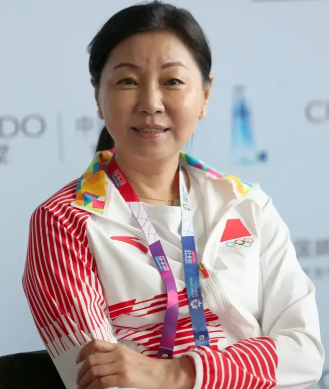 中国跳水队席卷了所有金牌，我忍不住要向周继红提出几个问题：

1. 周继红，奥运