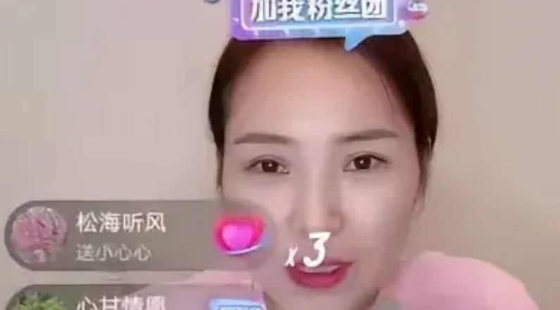 云朵最让人不能接受的一点就是，作为一线明星，开直播接受打赏和打pk赛，你要知道，