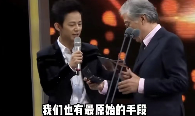 被赵丽颖暗恋多年,惨遭封杀!50岁无妻无子的他,被保姆告上法庭(赵丽颖被骗)-第9张图片-九妖电影 被赵丽颖暗恋多年,惨遭封杀!50岁无妻无子的他,被保姆告上法庭(赵丽颖被骗)-第9张图片-九妖电影