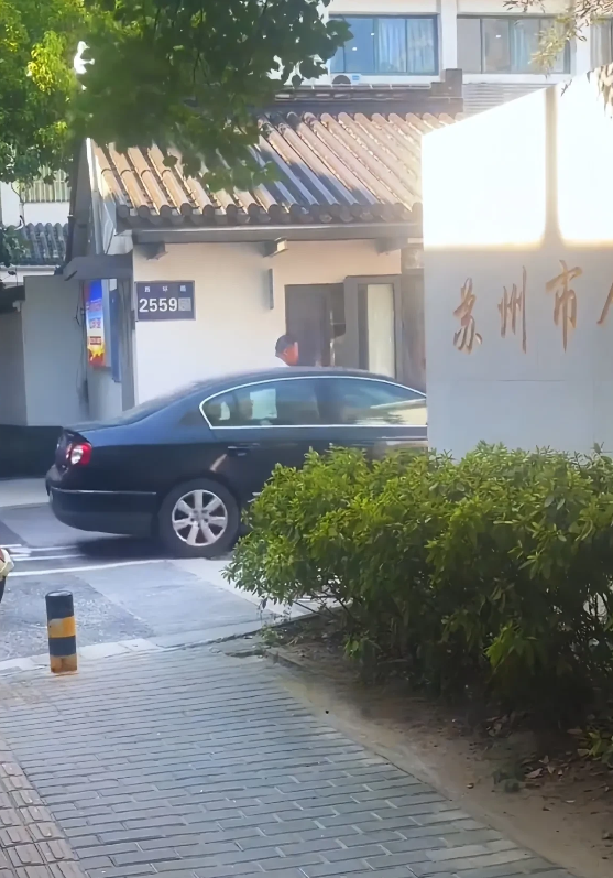 昨日晚，马翔宇指名道姓出牌了！

1.针对网络传言，委托了上海某律师事务所，发起