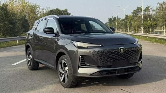 新车  更换新蓝鲸1.5T发动机，新款长安CS55 PLUS实车图曝光