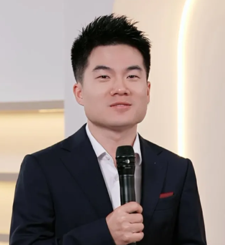 董宇辉的人生，也经历了3道“窄门”，只不过，他每一次都顺利通关，成就逆袭人生: