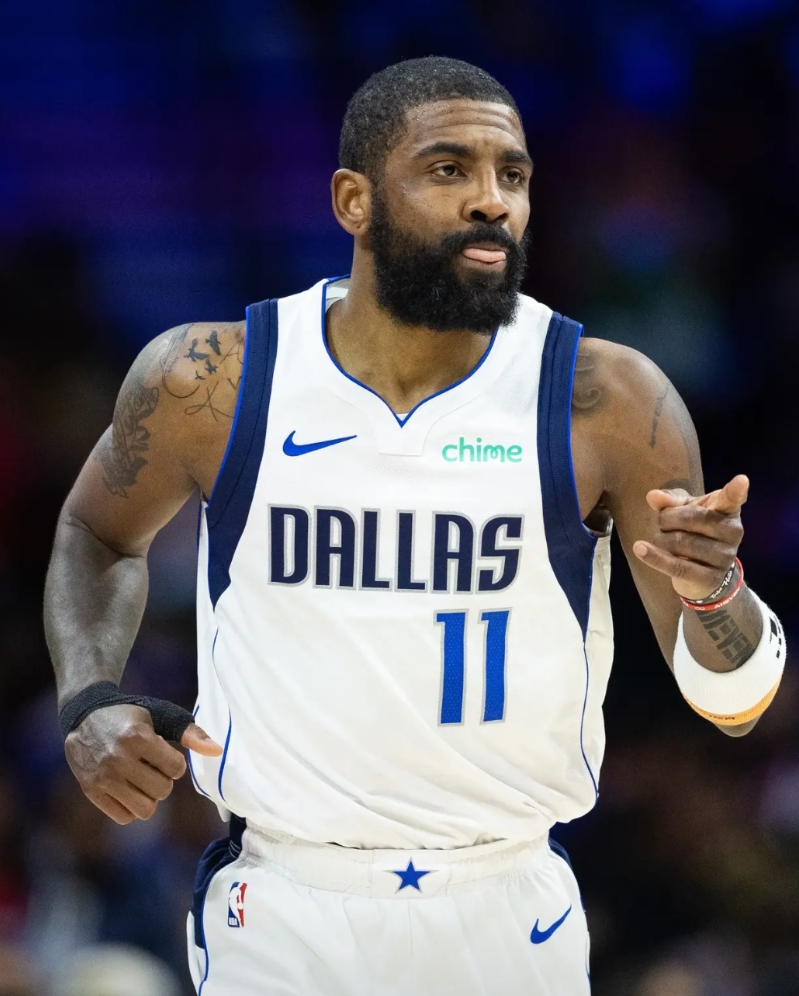 虽然布克和欧文得分差不多，但效率完全不是一个级别的：

1、布克——28岁，身高