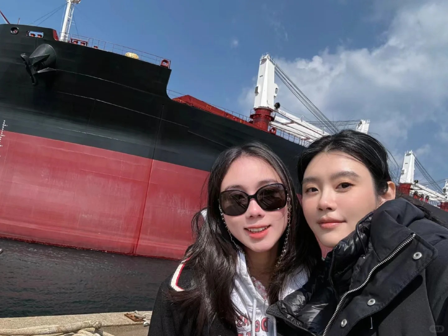 我的天啊❗奚梦瑶嫁何猷君真是赚翻了啊
前几天奚梦瑶生日，何猷君全家出动，刚好又是
