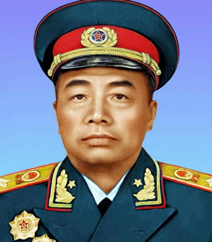 1974年11月，在解放军总医院一间简陋的病房里，一个骨瘦如柴的老人孤零零地躺在