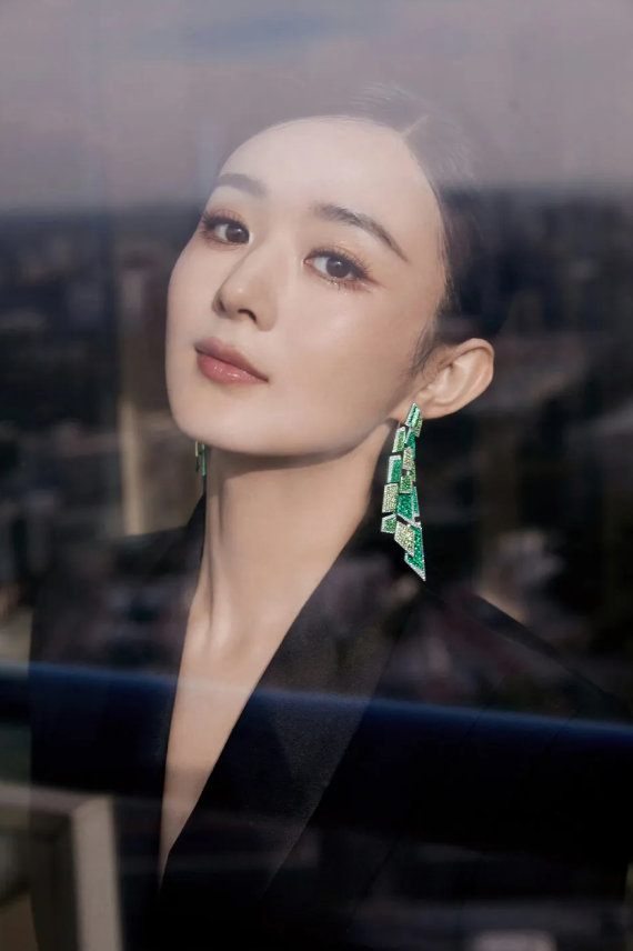 赵丽颖新造型，很瘦很美很端庄，不但演技越来越稳，气质越来越大气了!