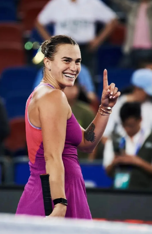 世界第一萨巴伦卡不敌世界第三高芙无缘总决赛。

1，这场球赛，真是让人大跌眼镜。