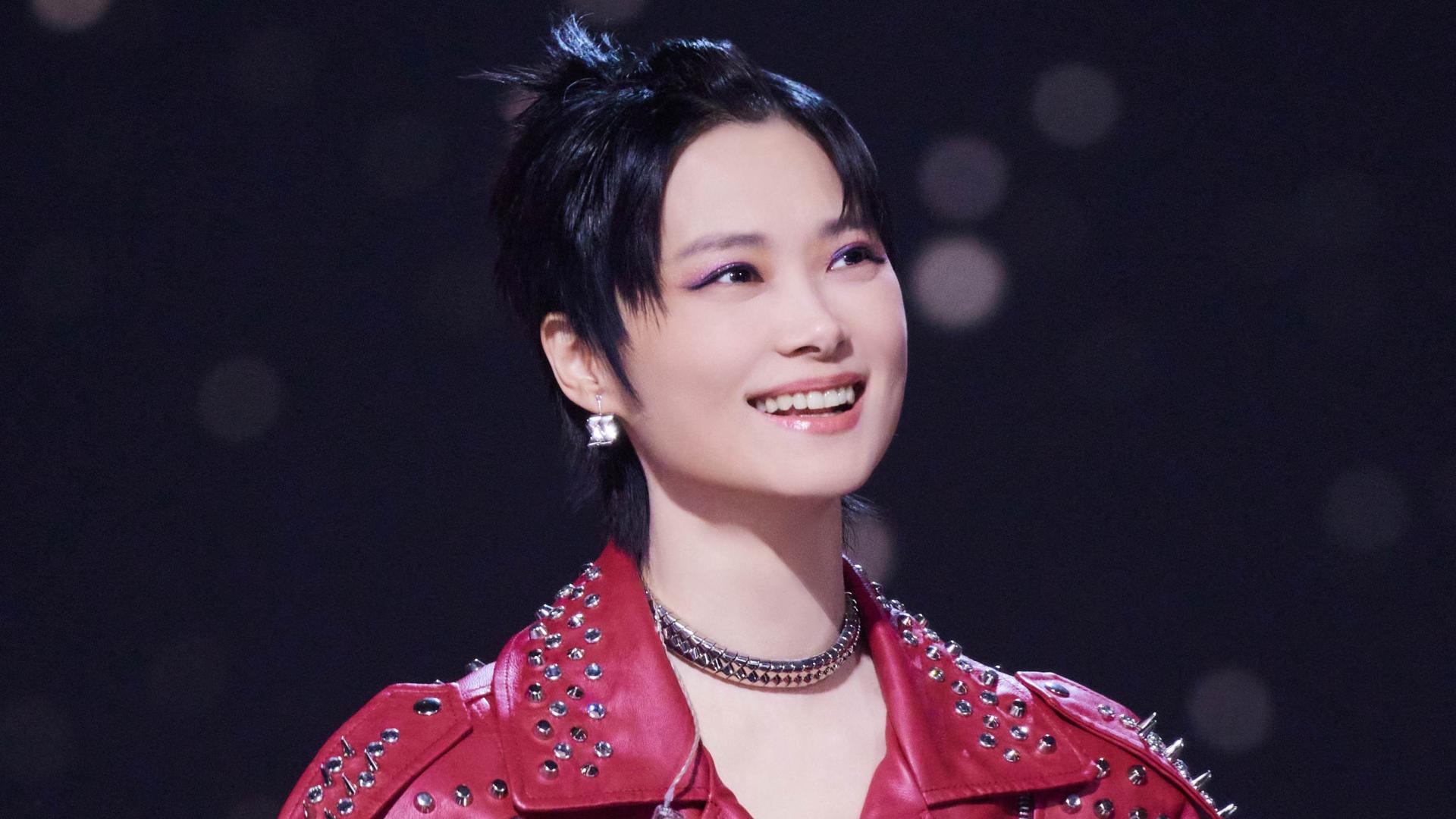 李宇春周笔畅合体“重返17岁”，《声生不息·大湾区季》再现香港乐坛名场面