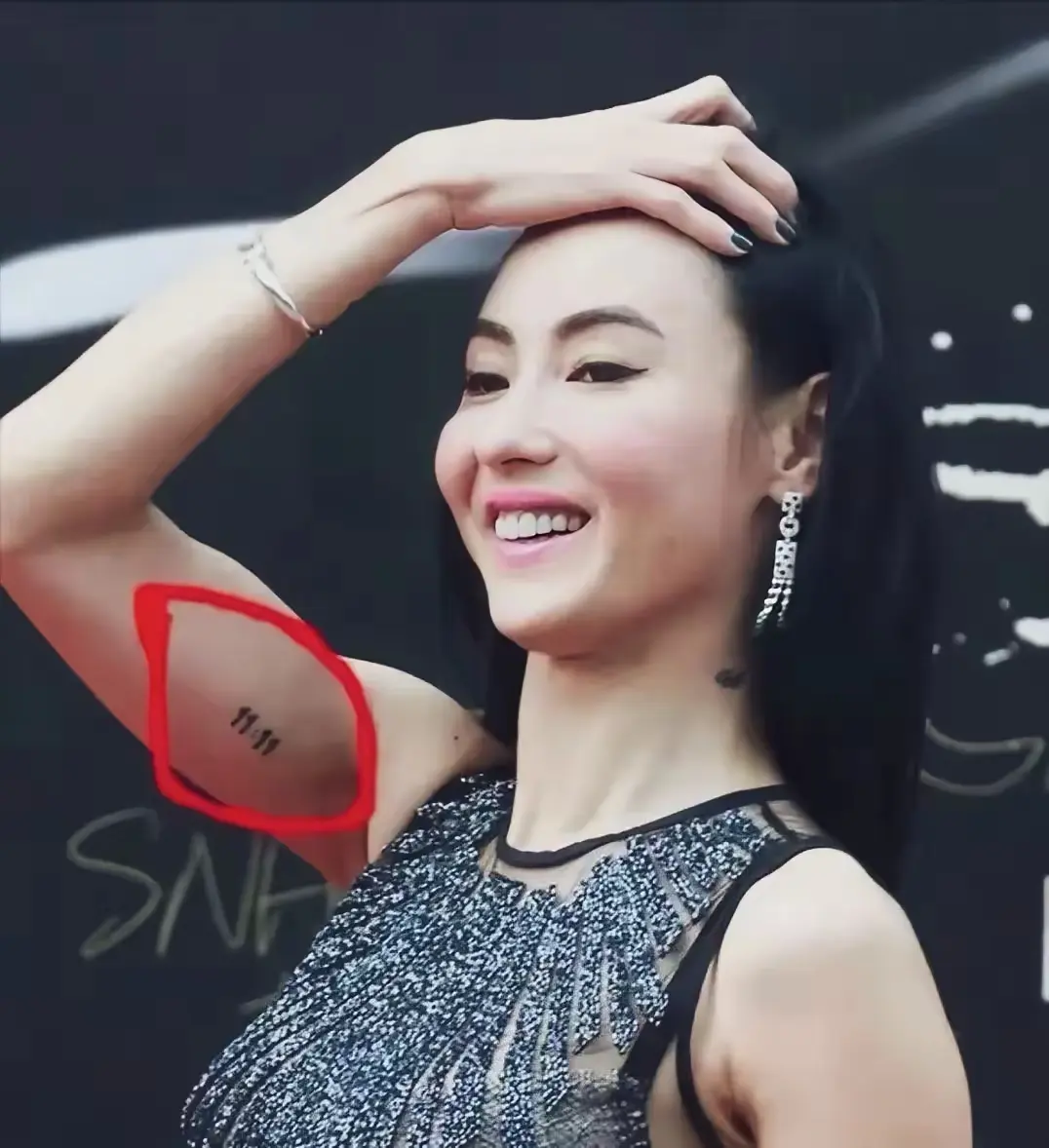 张柏芝的纹身神秘又性感，谁能解读一下？好奇它的含义