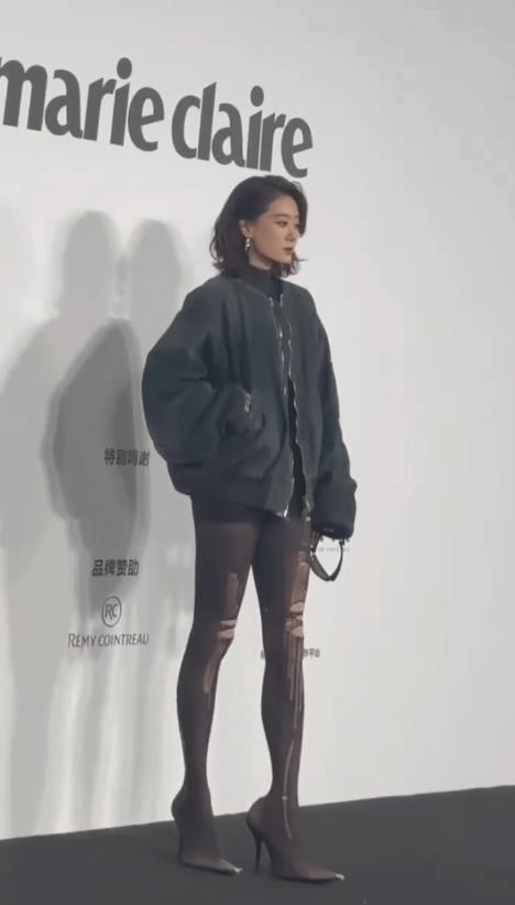 张小斐好像也是贾玲口碑的受害者
成也贾玲败也贾玲
当年第一部李焕英张小斐一跃成名
