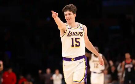 近日，湖人后卫里夫斯参加播客《The Young man and The Thr