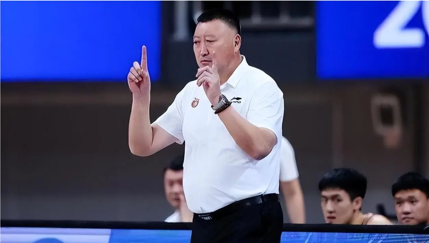 CBA俱乐部杯备战，广东宏远签新外援阿姆斯，下周抵达，深圳马可波罗引特雷沃-汤普