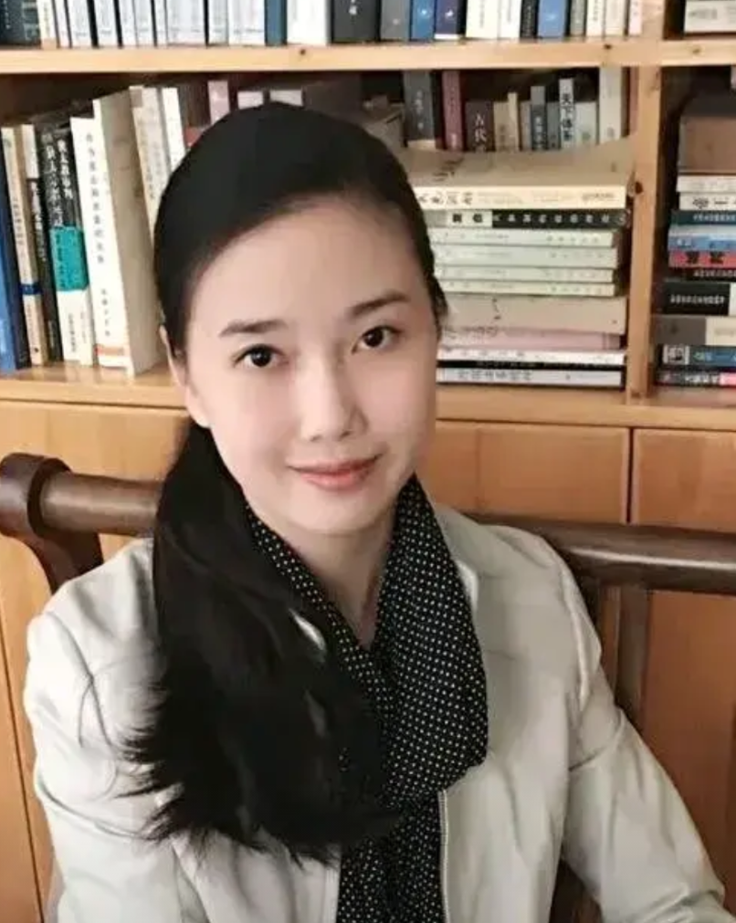 西南政法大学法学家张祺乐，才38岁就因病去世，背后无非3个原因。

1、过度劳累